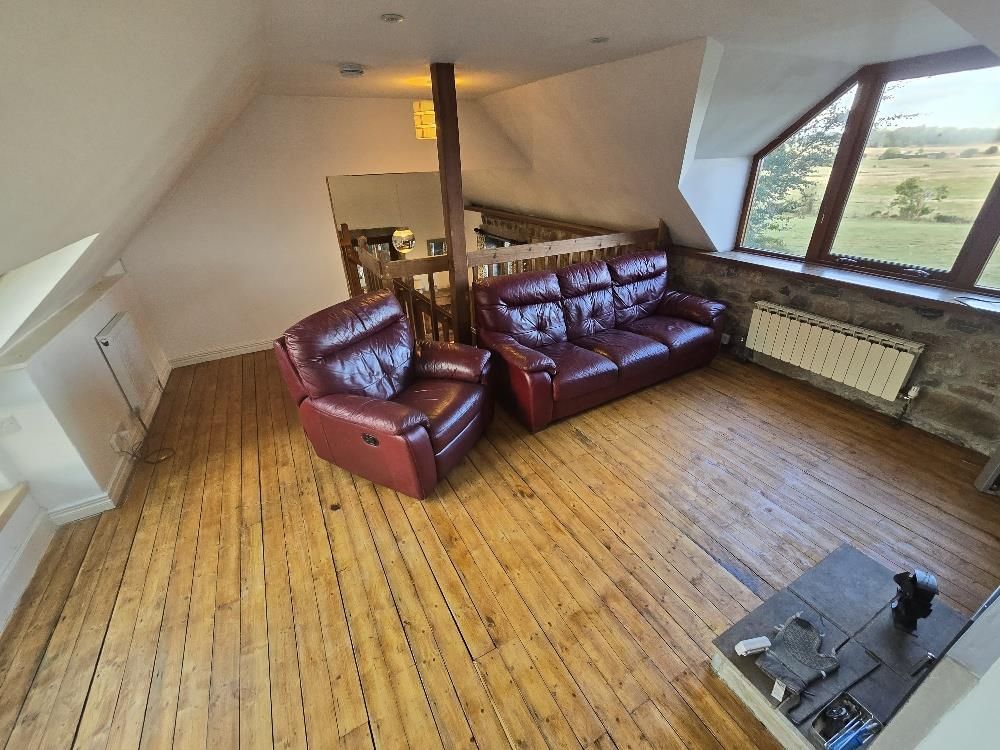 Property photo 3 of 11 Lounge