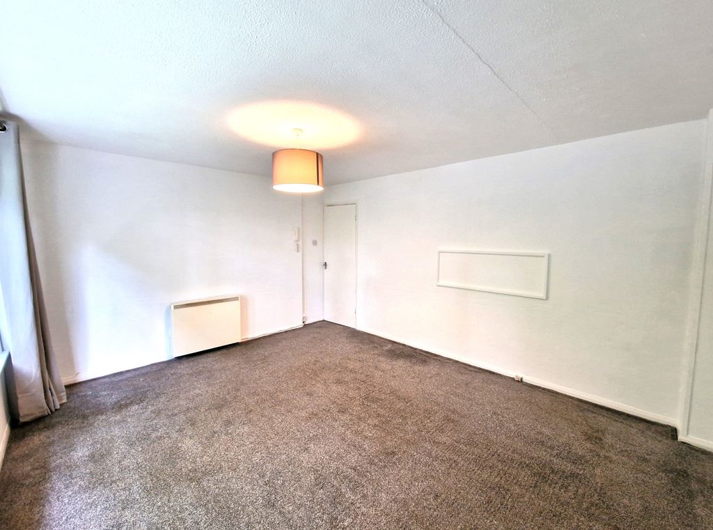 Property photo 3 of 12 Gallery