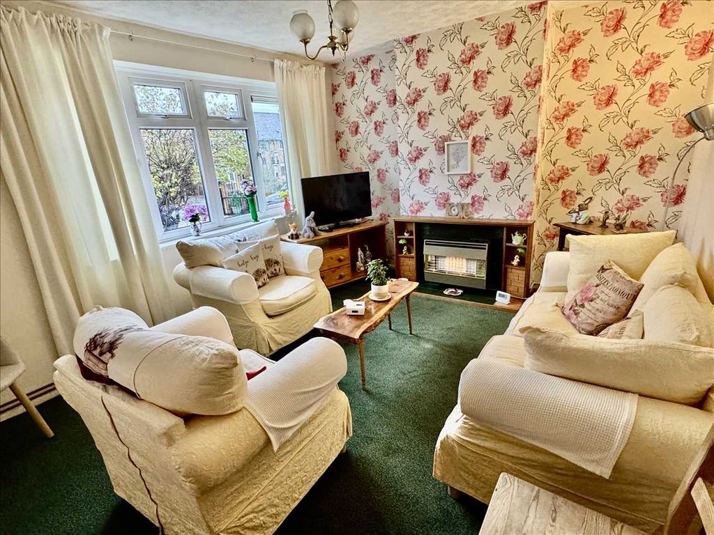 Property photo 2 of 11 Lounge