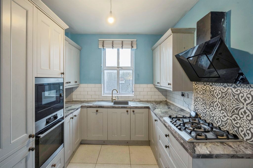 Property photo 2 of 20