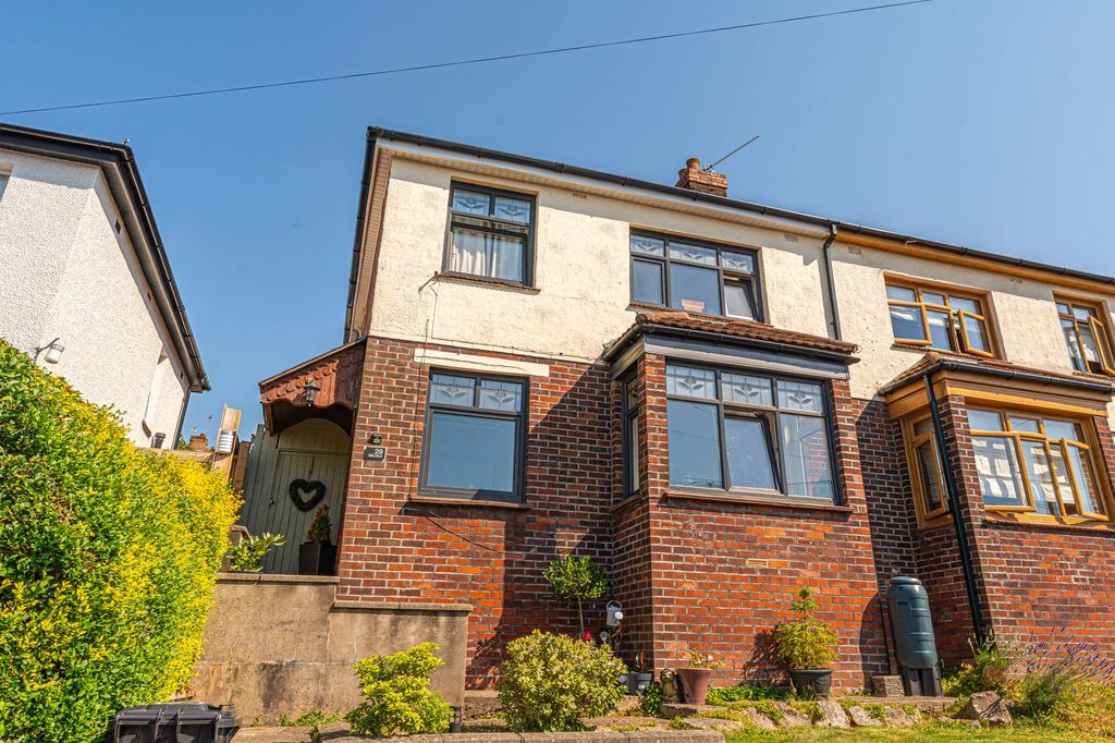 Property photo 1 of 42