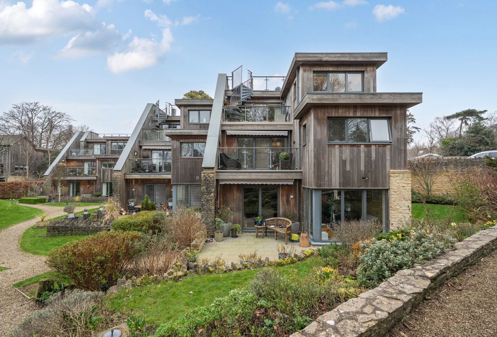 Property photo 2 of 16 Rear Aspect