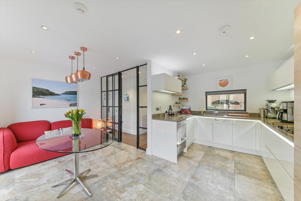 Property photo 2 of 21 Image