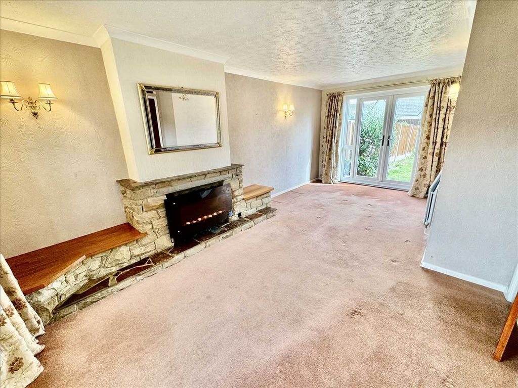 Property photo 2 of 10 Living Room