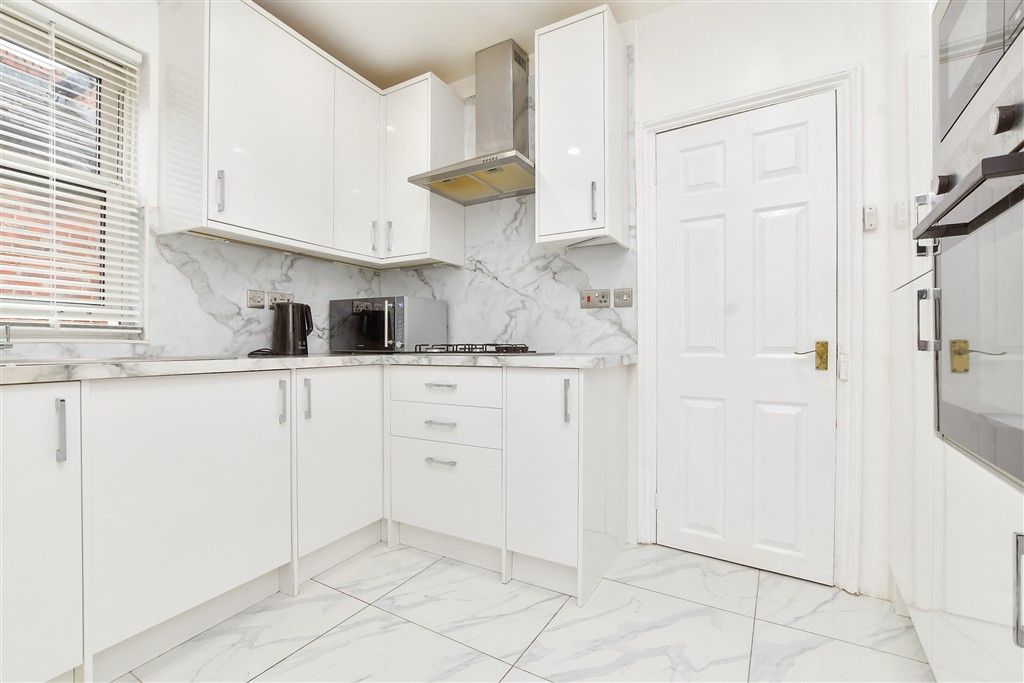 Property photo 1 of 9 Kitchen