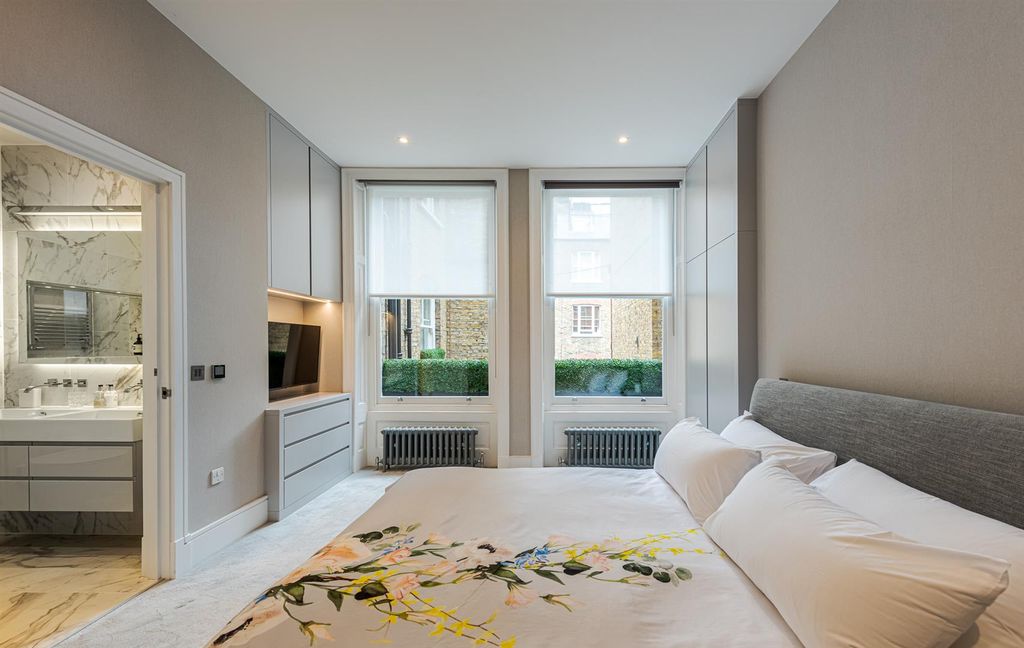 Property photo 2 of 16 Drayton Gardens 4_57-7-2. Low Res.Jpg