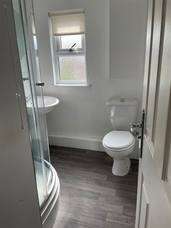 Property photo 2 of 9 Bathroom..Jpg
