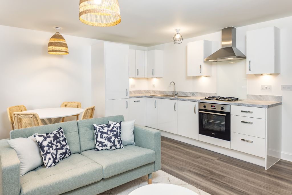 Property photo 2 of 4 Open-Plan Living In The Loughton