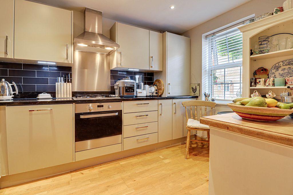 Property photo 3 of 15 Kitchen