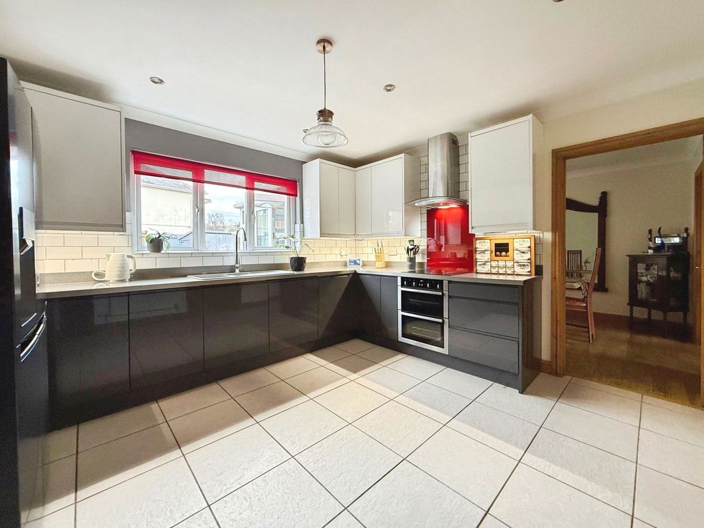 Property photo 3 of 38