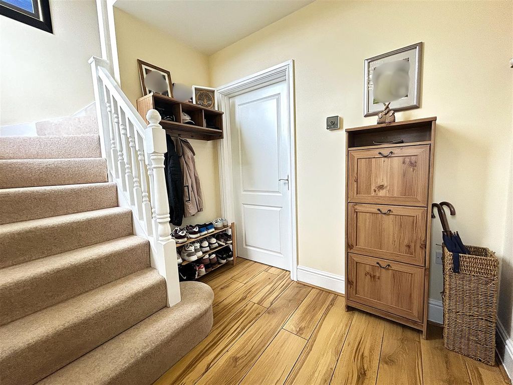 Property photo 2 of 19 Entrance Hallway
