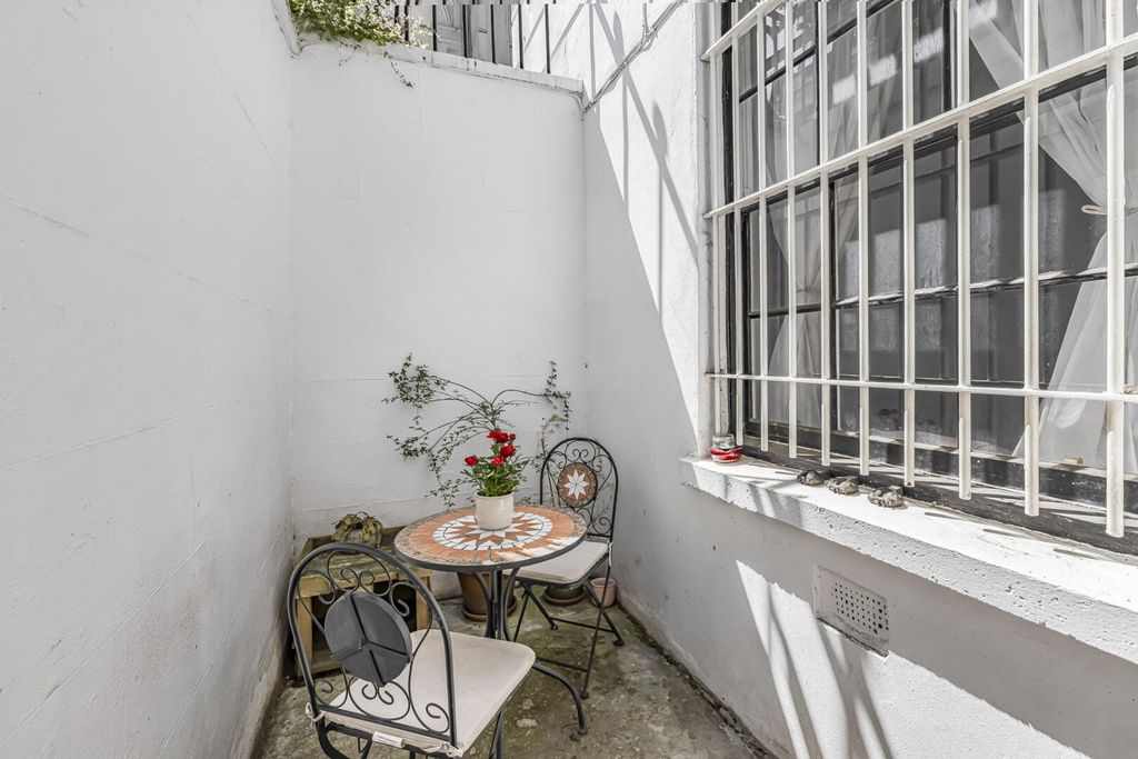 Property photo 2 of 16 Courtyard