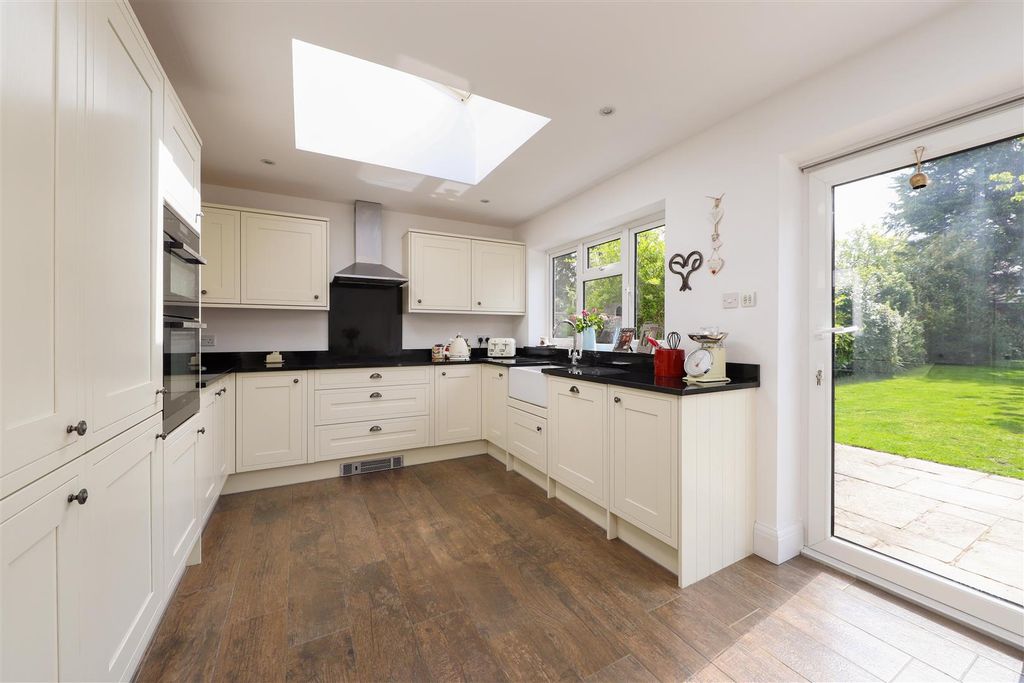 Property photo 3 of 14 Kitchen