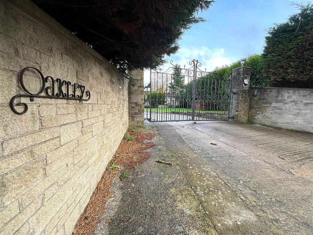 Property photo 2 of 28