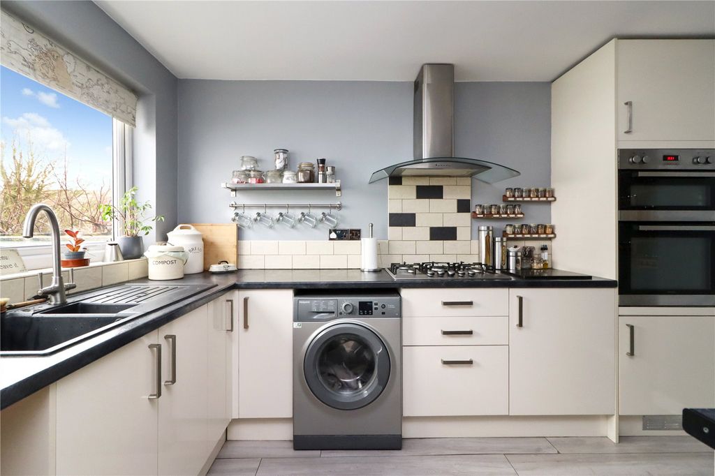 Property photo 2 of 18 Picture No. 01