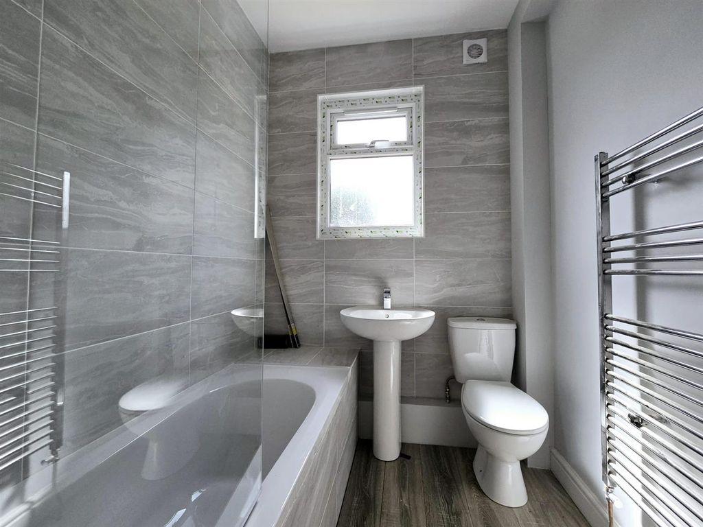 Property photo 2 of 11 02B4A666-d744-45F8-A433-d43900d7E5A2.Jpeg