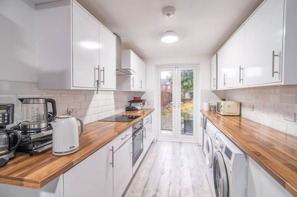 Property photo 2 of 17 Kitchen
