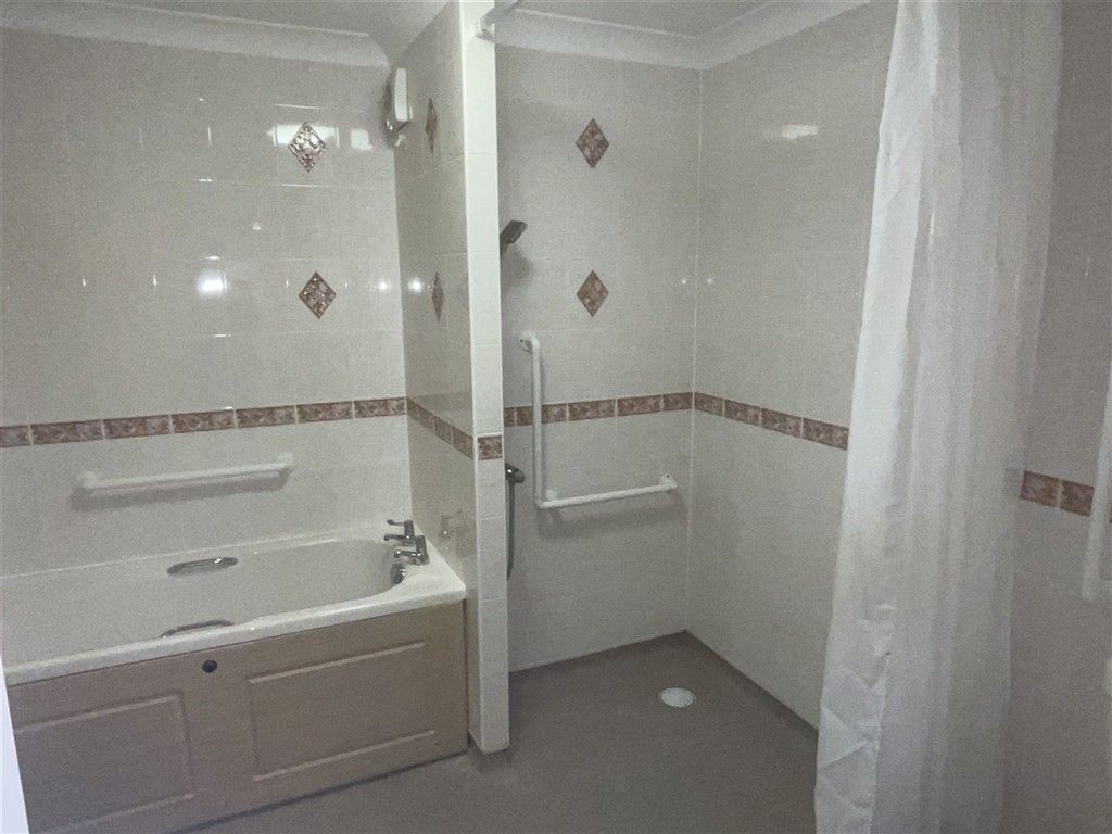 Property photo 1 of 7 Bath/Wet Room