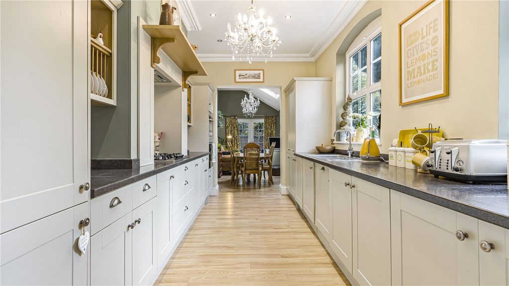 Property photo 2 of 42 Picture No. 18