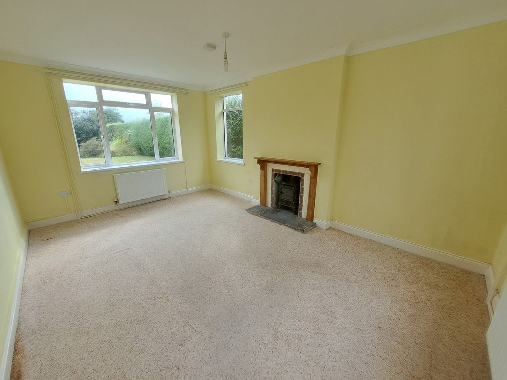 Property photo 2 of 21 Living Room