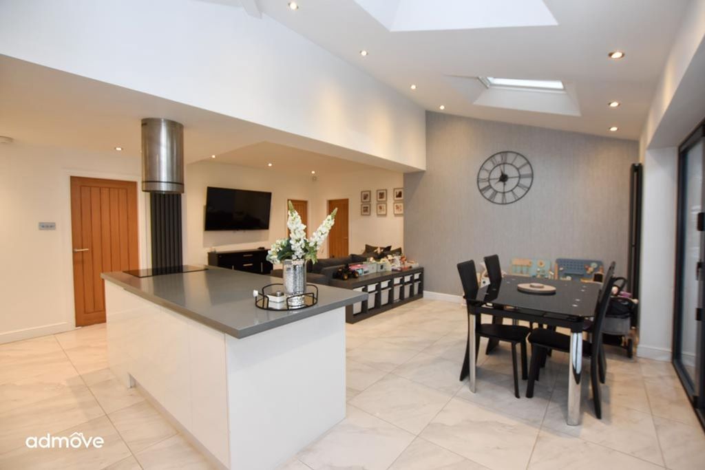 Property photo 2 of 35