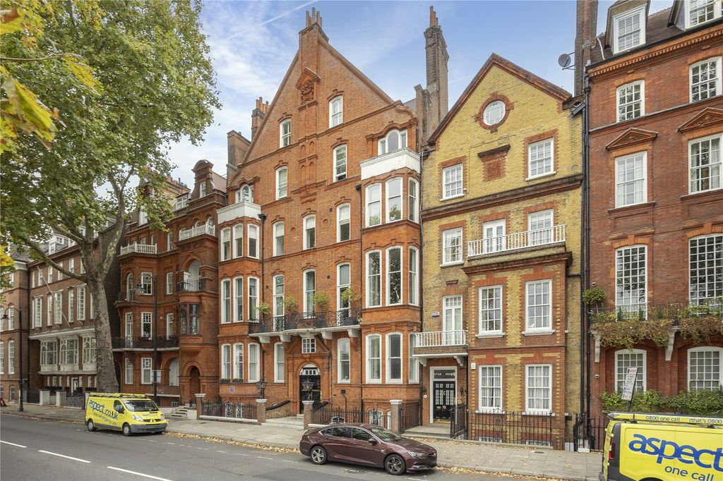 Property photo 2 of 22 Delahay House