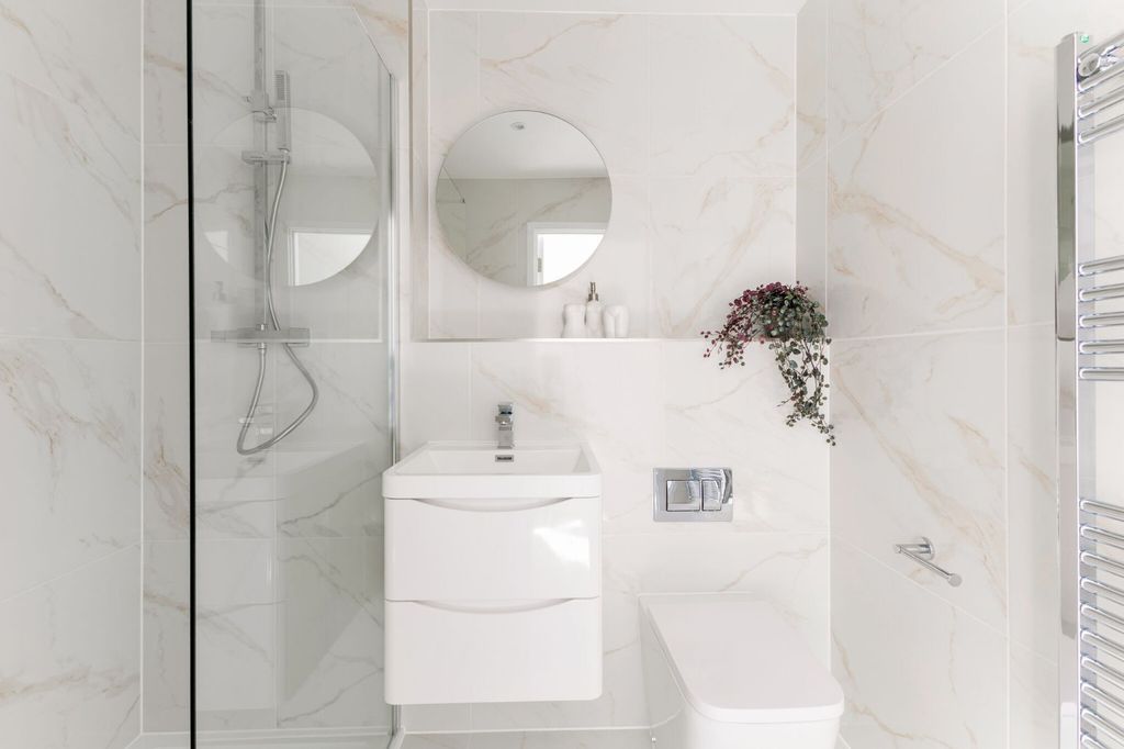 Property photo 3 of 12 En-Suite