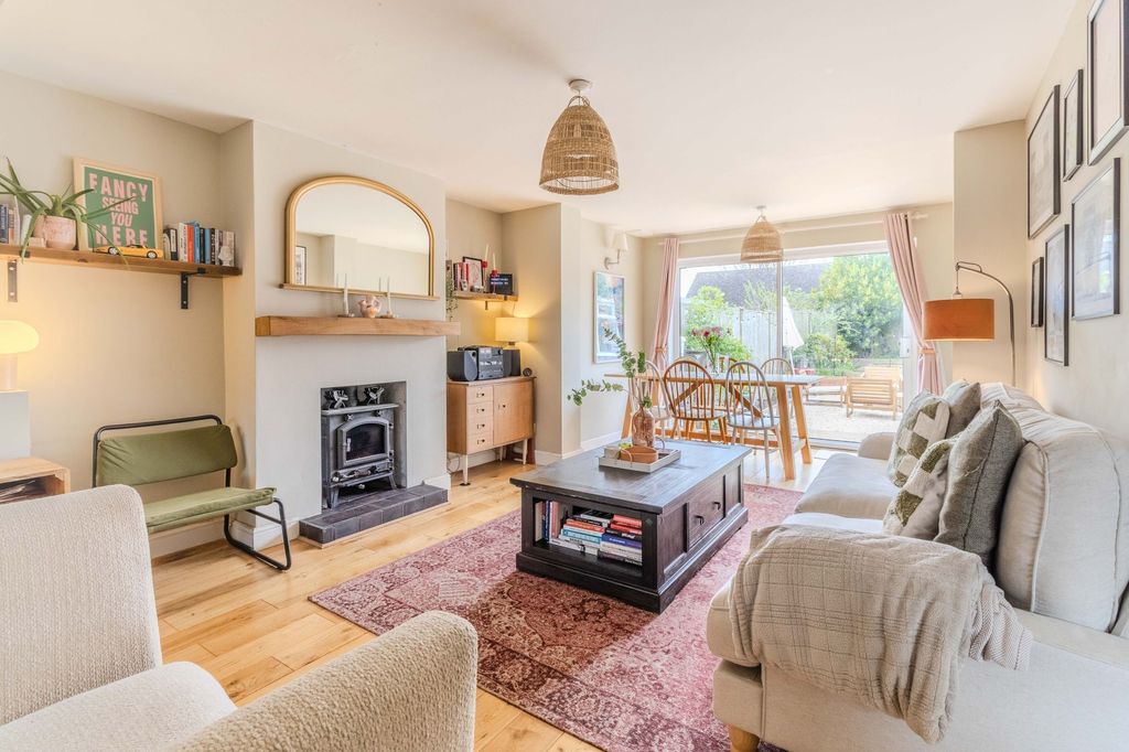 Property photo 2 of 21 Living Room