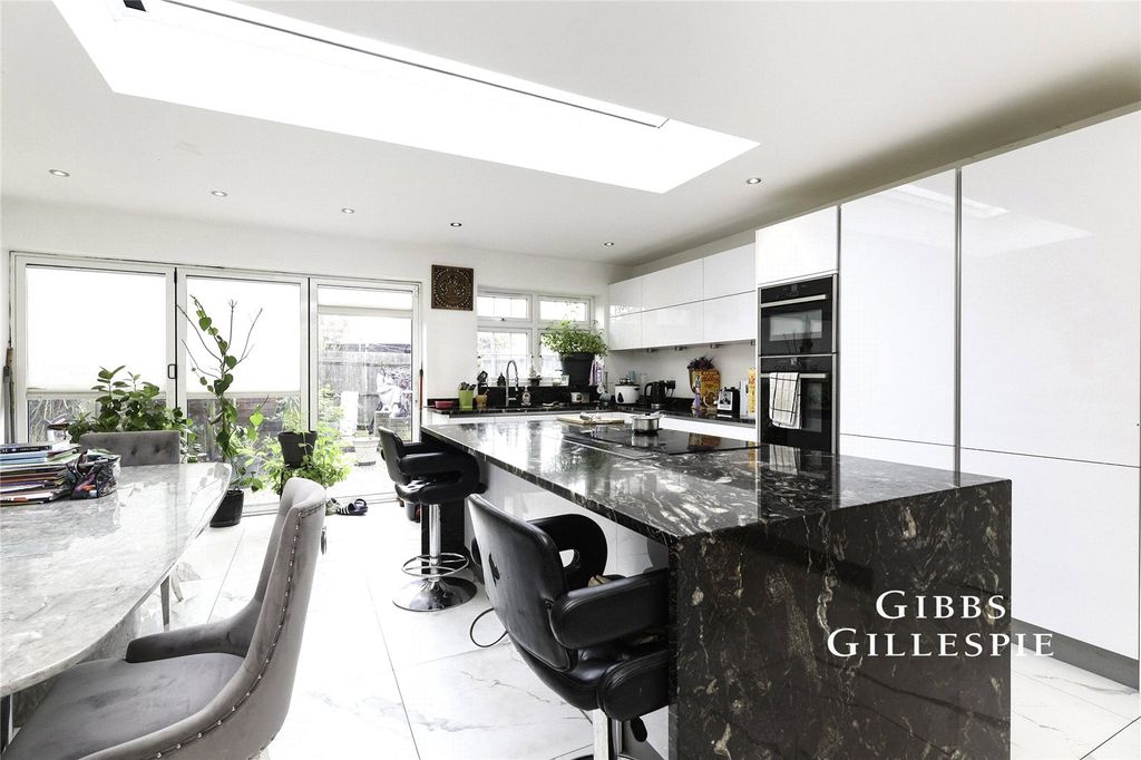 Property photo 2 of 12 Picture No. 02