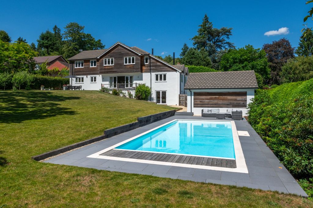 Property photo 1 of 17 Pool &amp; Garden