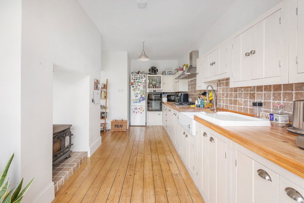 Property photo 3 of 39
