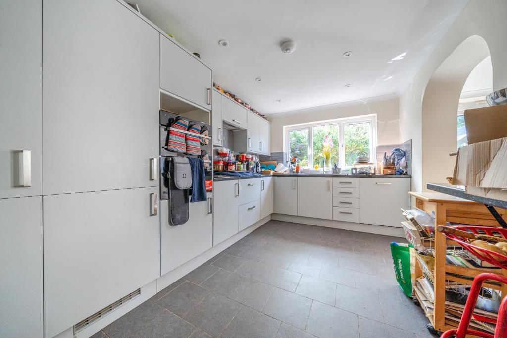 Property photo 3 of 19 Kitchen