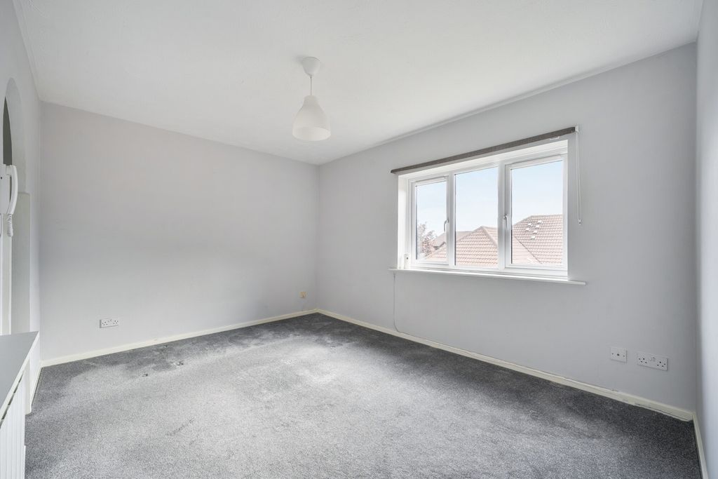 Property photo 2 of 11 1457752-11-69Fcbc...