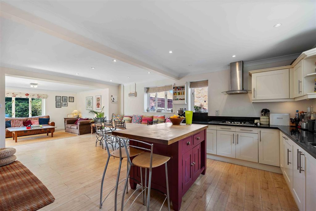 Property photo 2 of 31 2 Stable Close-10.Jpg