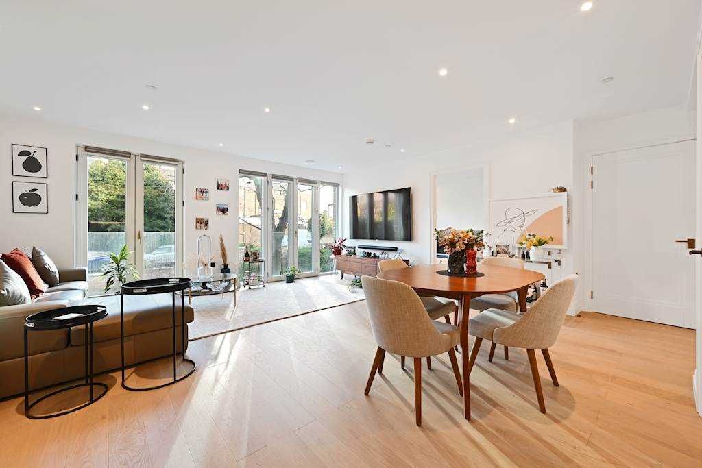 Property photo 3 of 16 Open Plan