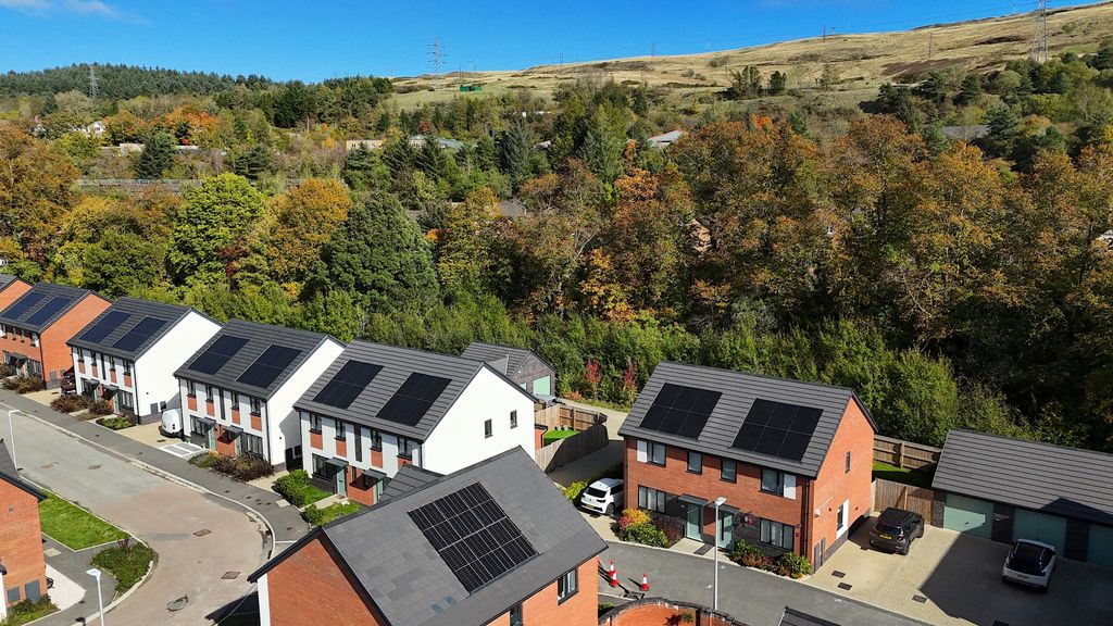 Property photo 3 of 33 Photo 4