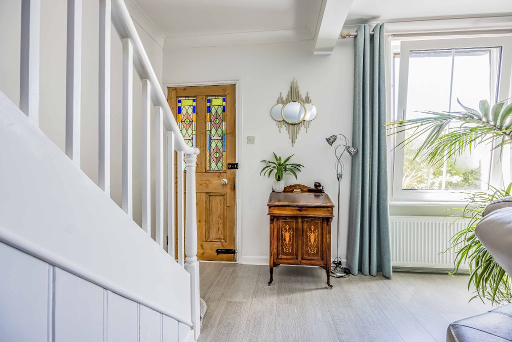 Property photo 2 of 38 2 Myrtle Cottages, St Peters Road, Hayling Island-