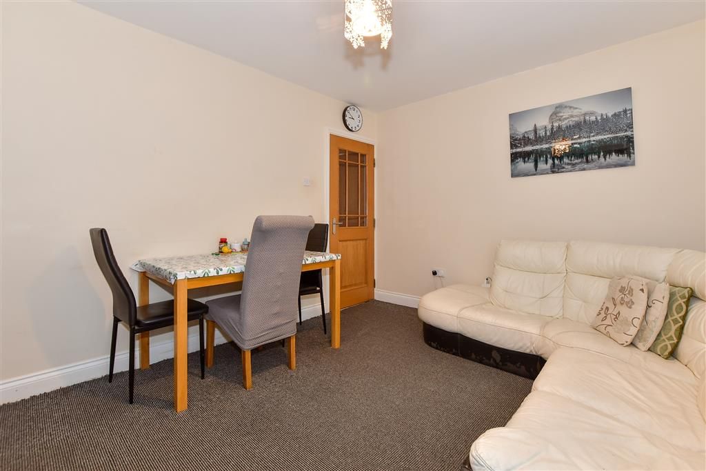 Property photo 1 of 7 Lounge