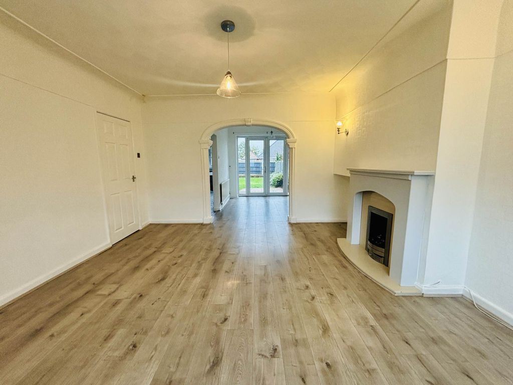 Property photo 3 of 32