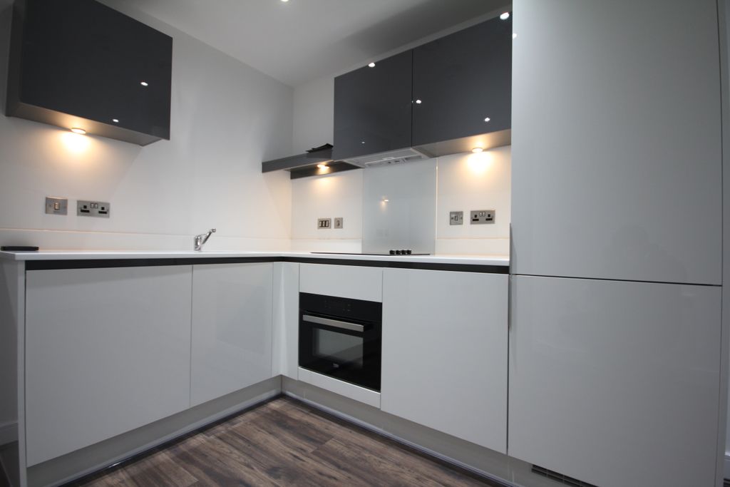 Property photo 3 of 6 Kitchen