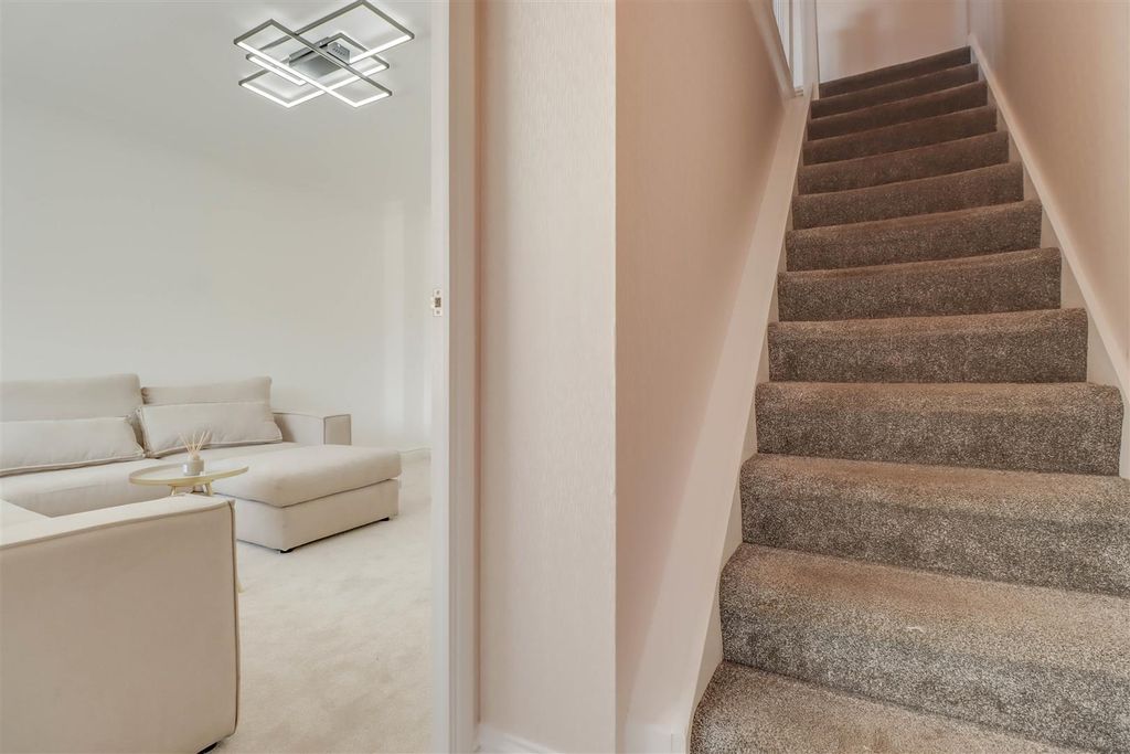 Property photo 3 of 16 87 Maitland New-3.Jpg