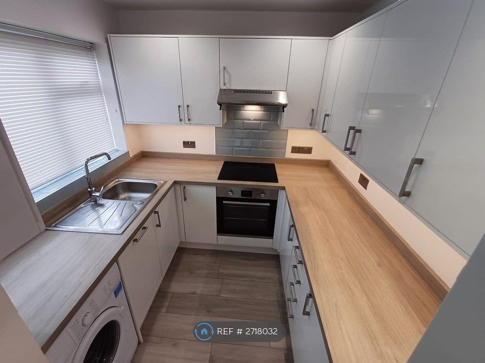 Property photo 3 of 16 Kitchen