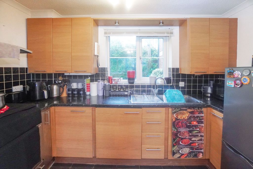 Property photo 3 of 10 Photo 8