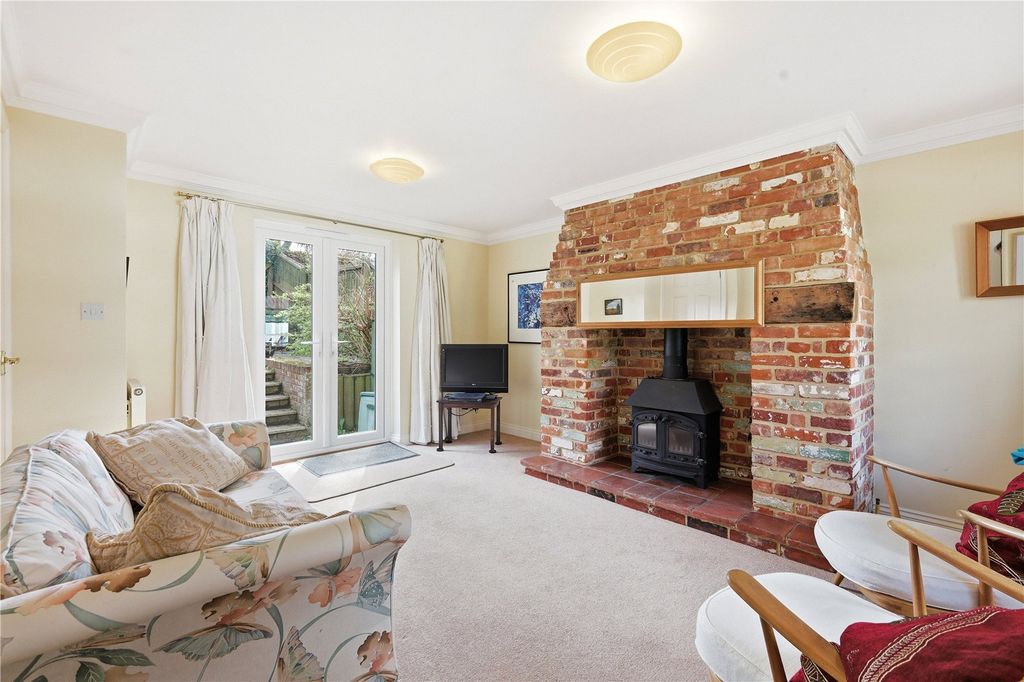 Property photo 2 of 14 Sitting Room