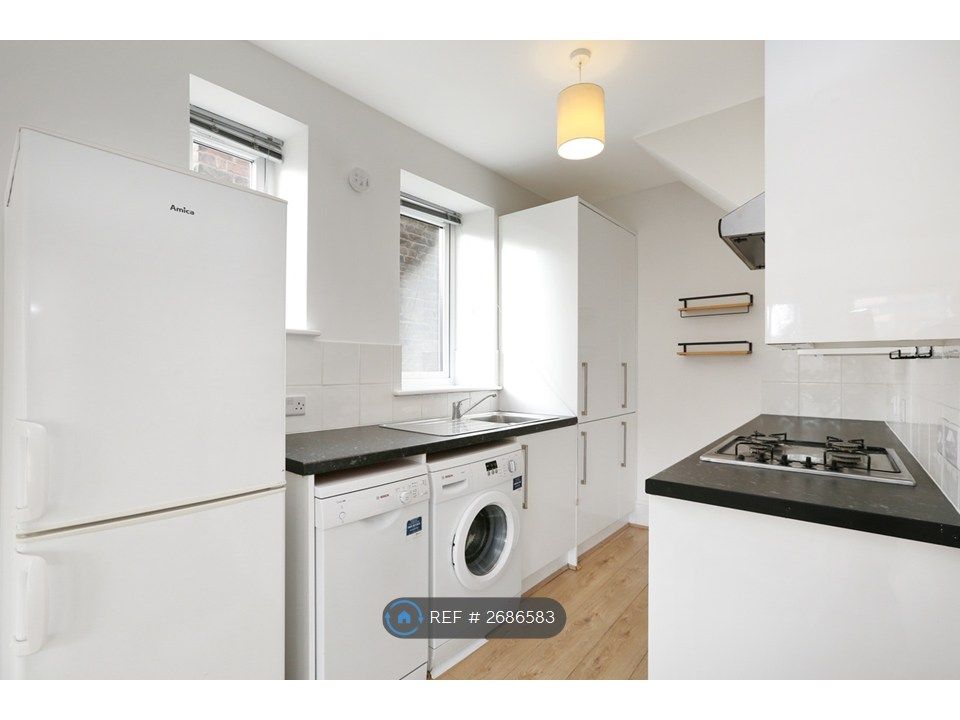 Property photo 3 of 9 Kitchen