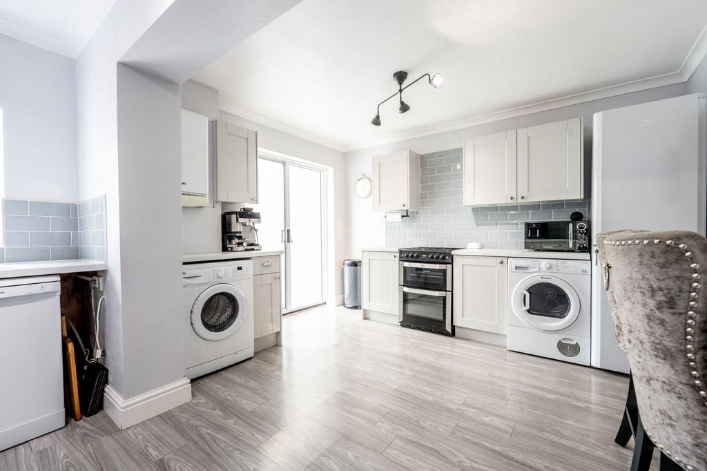 Property photo 3 of 37