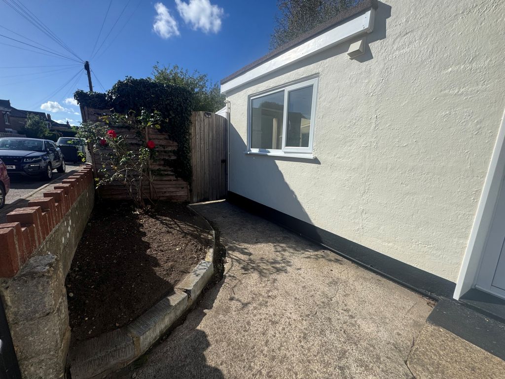 Property photo 3 of 15 Outside 3