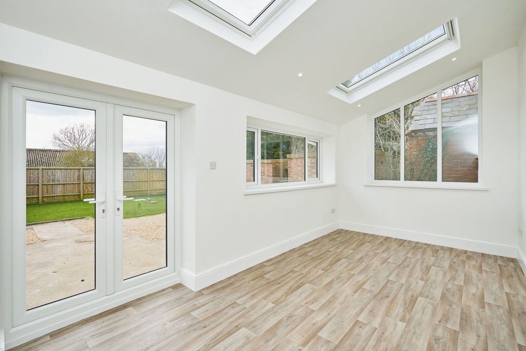 Property photo 2 of 13 Conservatory