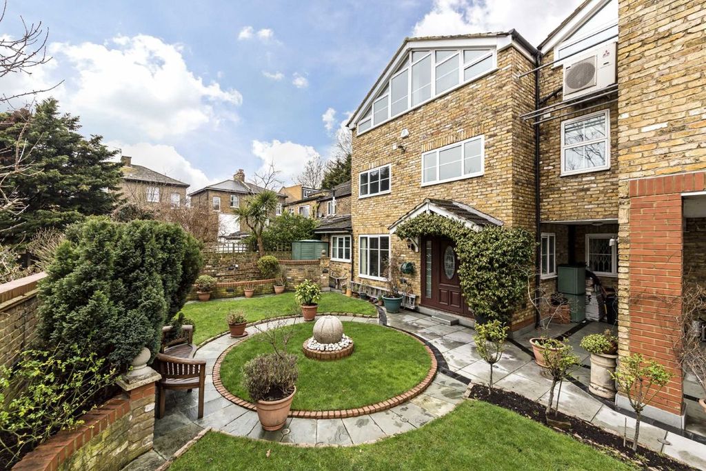 Property photo 1 of 8