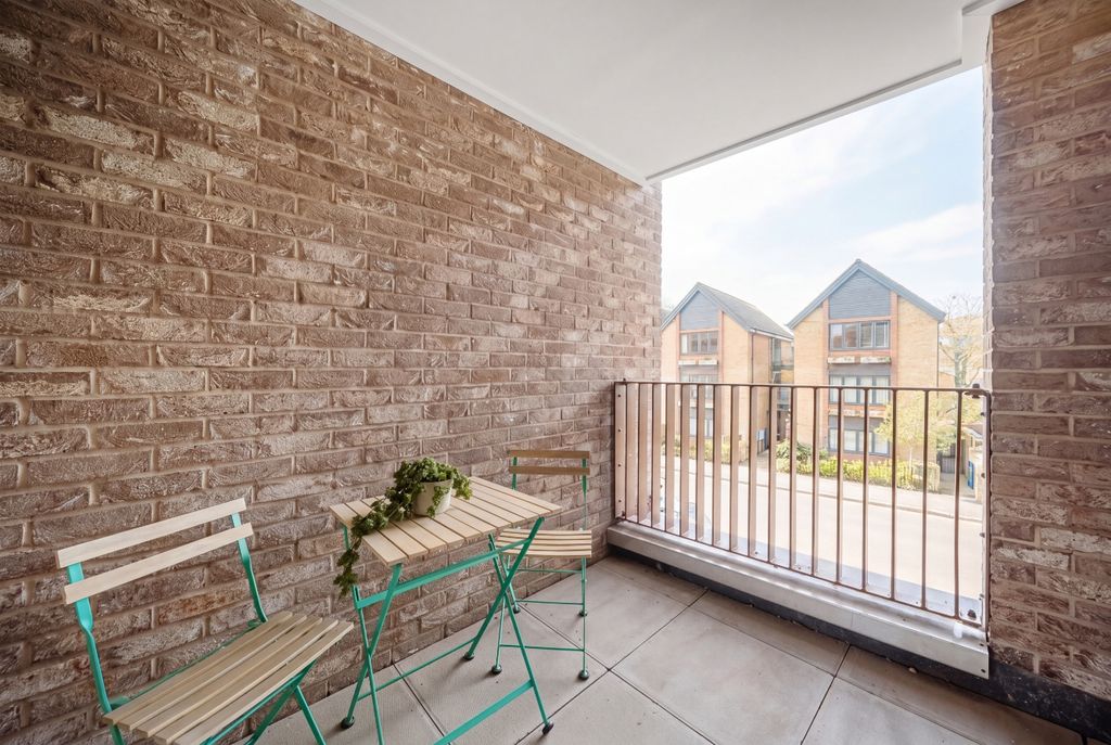 Property photo 3 of 15 Wimbledon Place-05.Jpg